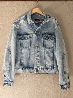 VINTAGE Calvin Klein Light Acid Wash Denim Jacket - Light Blue - USA